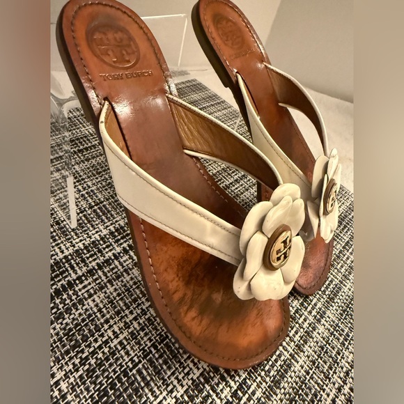 Tory Burch Floral Logo Sandals | Size 7.5 | Leather Thong Sandals | Boho Chic - Picture 7 of 9